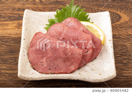 牛タンハム (スモーク 桜チップの燻製 黒胡椒) 牛タンハム (スモーク 桜チップの燻製 黒胡椒) 90905482