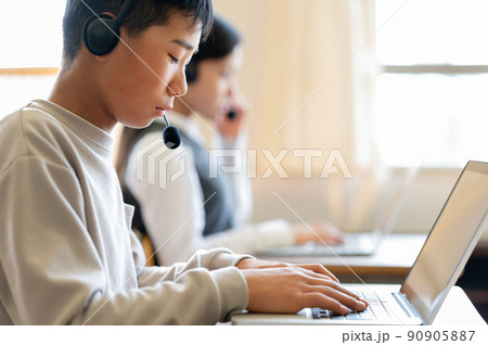 小学生 学校 パソコン教室 学校生活イメージ 小学生 学校 パソコン教室 学校生活イメージ 90905887