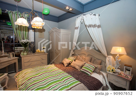 luxury comfortable modern bedroom interior 90907652