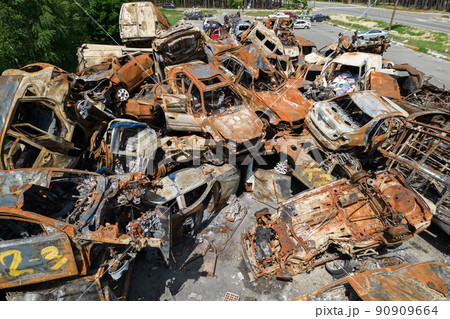 War in Ukraine: a dump of shot and burned cars in Irpin, Bucha district 90909664