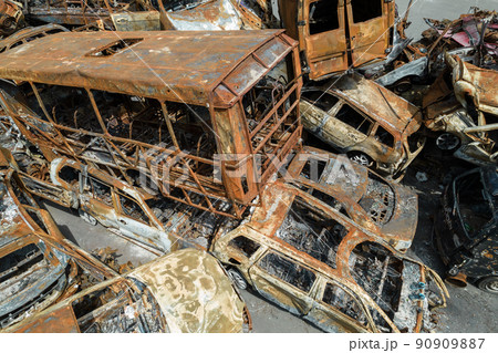 War in Ukraine: a dump of shot and burned cars in Irpin, Bucha district War in Ukraine: a dump of shot and burned cars in Irpin, Bucha district 90909887