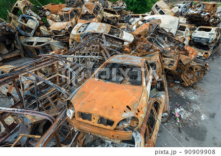 War in Ukraine: a dump of shot and burned cars in Irpin, Bucha district War in Ukraine: a dump of shot and burned cars in Irpin, Bucha district 90909908