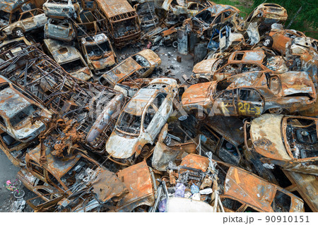 War in Ukraine: a dump of shot and burned cars in Irpin, Bucha district 90910151