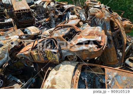 War in Ukraine: a dump of shot and burned cars in Irpin, Bucha district 90910519