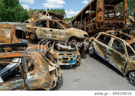 War in Ukraine: a dump of shot and burned cars in Irpin, Bucha district 90910616