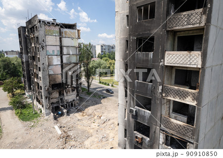 Residential building destroyed by the war in Ukraine 90910850