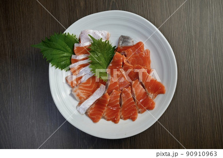 サーモンの刺身 サーモンの刺身 90910963