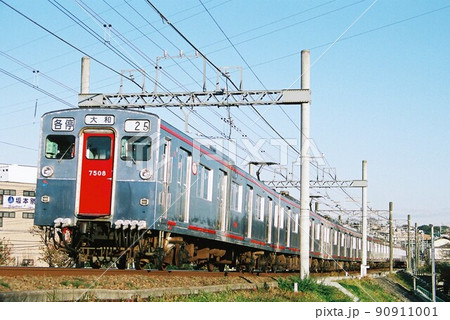 大和へ向けて相鉄本線をゆく相模鉄道7000系 大和へ向けて相鉄本線をゆく相模鉄道7000系 90911001
