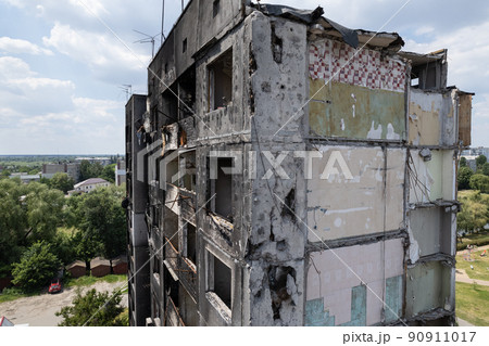 War in Ukraine - destroyed building in Borodyanka, Bucha district 90911017