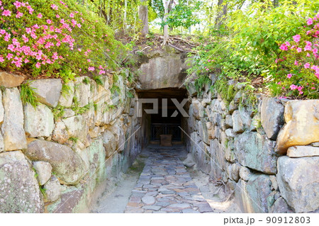 白鳥塚古墳/中山寺古墳の羨道(兵庫県宝塚市) 白鳥塚古墳/中山寺古墳の羨道(兵庫県宝塚市) 90912803