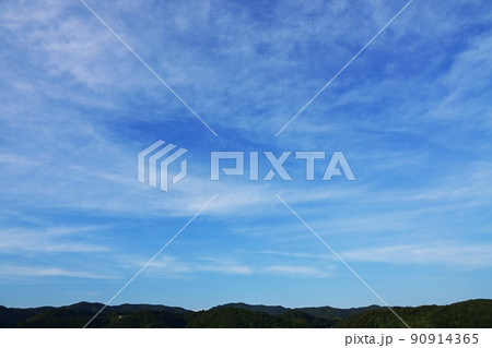 午後の夏空に浮かぶ雲と山・210721PM 90914365