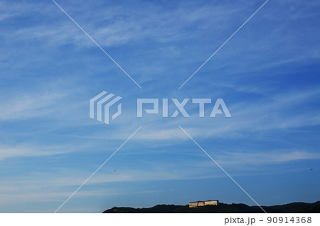 午後の夏空に浮かぶ雲と山・210721PM 午後の夏空に浮かぶ雲と山・210721PM 90914368