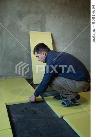 Installation of expanded polystyrene for floor insulation. Installation of expanded polystyrene for floor insulation. 90914694
