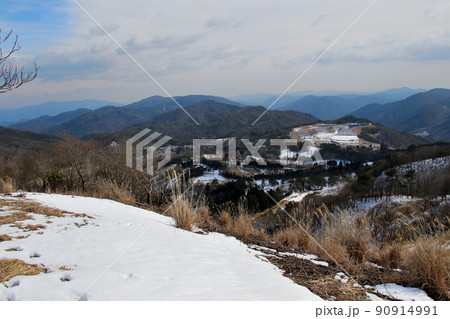 深山~るり渓ハイキングコースより雪面と周辺の山々を望む 深山~るり渓ハイキングコースより雪面と周辺の山々を望む 90914991