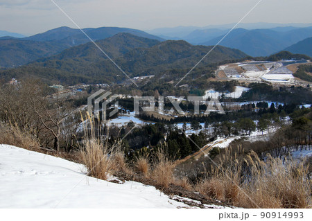 深山~るり渓ハイキングコースより雪面と周辺の山々を望む 深山~るり渓ハイキングコースより雪面と周辺の山々を望む 90914993