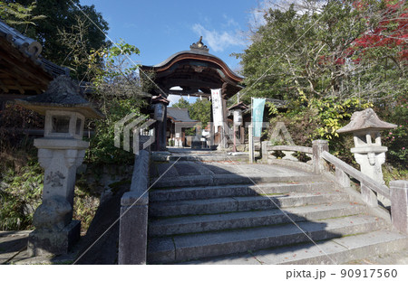 三尾神社 神門 滋賀県大津市園城寺町 三尾神社 神門 滋賀県大津市園城寺町 90917560