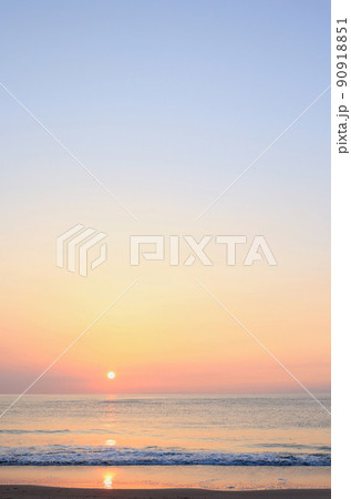6月中旬 河原子海岸の日の出 茨城県 6月中旬 河原子海岸の日の出 茨城県 90918851