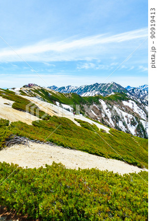 初夏の燕岳登山（燕岳山～燕山荘）の写真素材 [90919413] - PIXTA