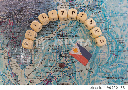 フィリピンの地図と国旗 90920128