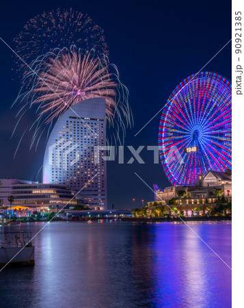 横浜開港祭2022　みなとみらいの夜景と花火の競演　久し振りの本格的な花火を満喫 90921385