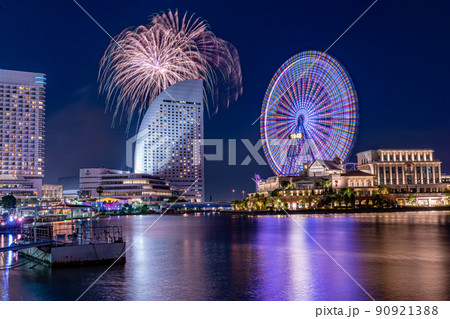 横浜開港祭2022　みなとみらいの夜景と花火の競演　久し振りの本格的な花火を満喫 90921388