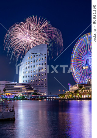 横浜開港祭2022 みなとみらいの夜景と花火の競演 久し振りの本格的な花火を満喫 横浜開港祭2022 みなとみらいの夜景と花火の競演 久し振りの本格的な花火を満喫 90921390