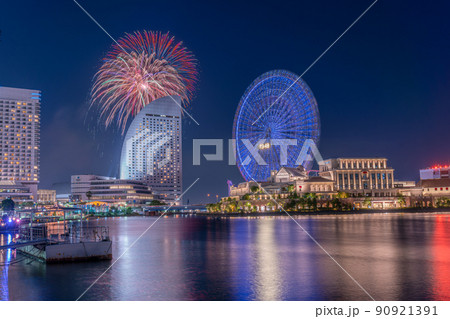 横浜開港祭2022　みなとみらいの夜景と花火の競演　久し振りの本格的な花火を満喫 90921391