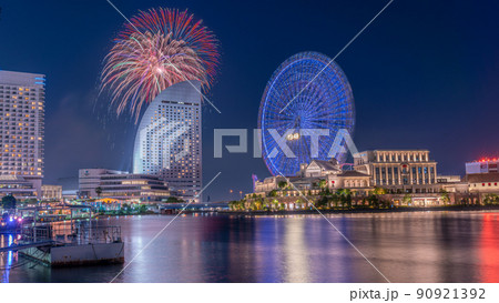 横浜開港祭2022　みなとみらいの夜景と花火の競演　久し振りの本格的な花火を満喫 90921392