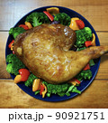 クリスマスのローストチキン 90921751