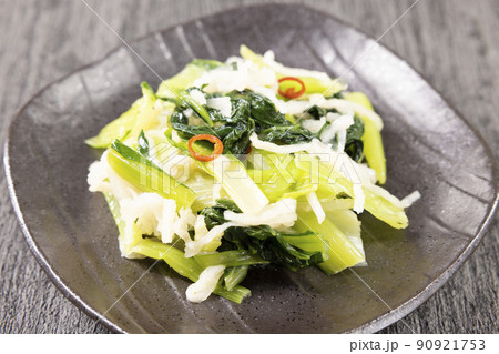 美味しい小松菜と切干大根の和食 美味しい小松菜と切干大根の和食 90921753