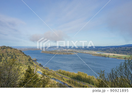 コロンビア・リバー・ゴージ・ナショナル・シニック・エリアの風景 90921895