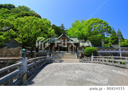 【愛媛県】新緑の和霊神社　神門 90924555