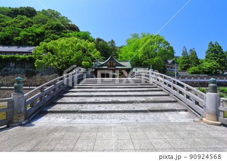 【愛媛県】新緑の和霊神社　神門 90924568