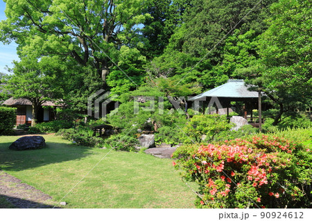 【愛媛県】新緑の旧広瀬邸　靖献堂 90924612