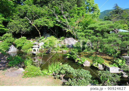 【愛媛県】新緑の旧広瀬邸 靖献堂 【愛媛県】新緑の旧広瀬邸 靖献堂 90924627