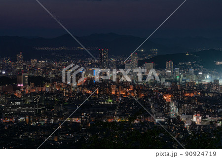 黄金山から見える広島駅方面の夜景 黄金山から見える広島駅方面の夜景 90924719