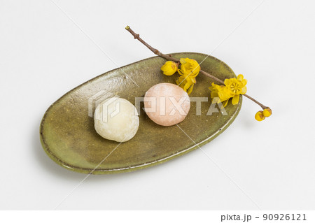 和菓子と抹茶 Japanese sweets (wagashi) and matcha 和菓子と抹茶 Japanese sweets (wagashi) and matcha 90926121