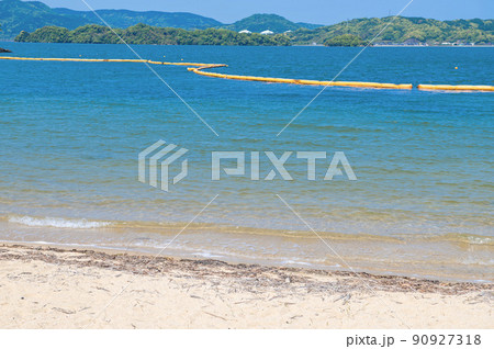 海水浴場の遊泳区域のブイ 海水浴場の遊泳区域のブイ 90927318