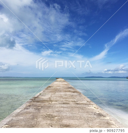海へと続く道 海へと続く道 90927795