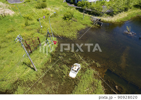 洞爺 西山山麓火口を空撮（西新山沼に沈んだ白い車） 90928020