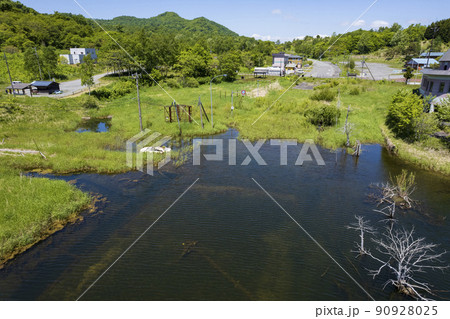 洞爺 西山山麓火口を空撮(西新山沼) 洞爺 西山山麓火口を空撮(西新山沼) 90928025