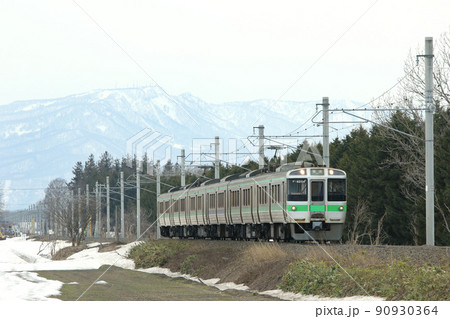 手稲山をバックに駆ける　学園都市線　札沼線　普通列車　721系 90930364