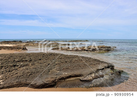 透明度抜群の日本海の景勝地 90930954