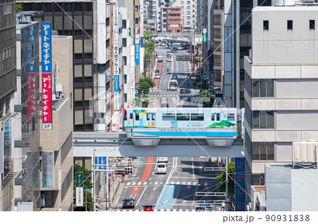 小倉駅付近を走るモノレール 90931838