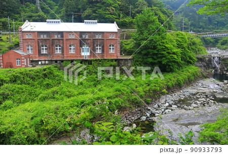 【愛媛県】新緑の別子銅山　旧端出場水力発電所 90933793