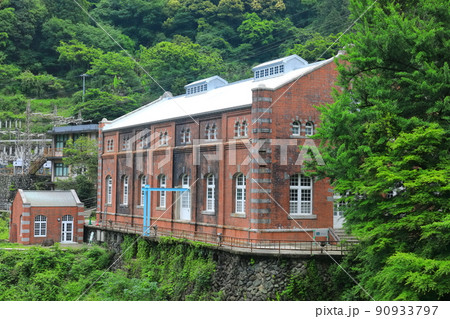 【愛媛県】新緑の別子銅山　旧端出場水力発電所 90933797