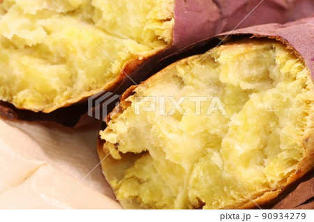 焼き芋　紅優甘　べにゆうか　紅はるか　2つに割ったところ　甘い 90934279