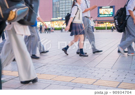 都心の帰り道の学生 都心の帰り道の学生 90934704