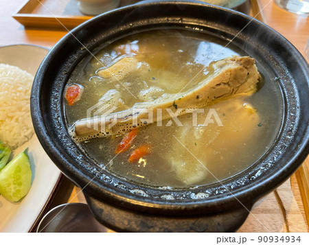 シンガポール料理バクテー(肉骨茶)のスープ シンガポール料理バクテー(肉骨茶)のスープ 90934934