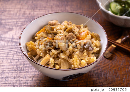 鶏とごぼうの五目炊き込みご飯 90935706